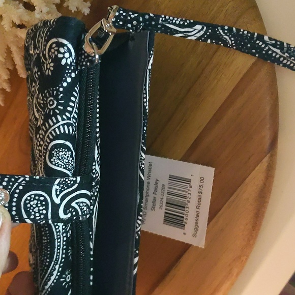 Vera Bradley - CELLPHONE HOLDER. WALLET TOO - NWT. A MUST! - Picture 6 of 10